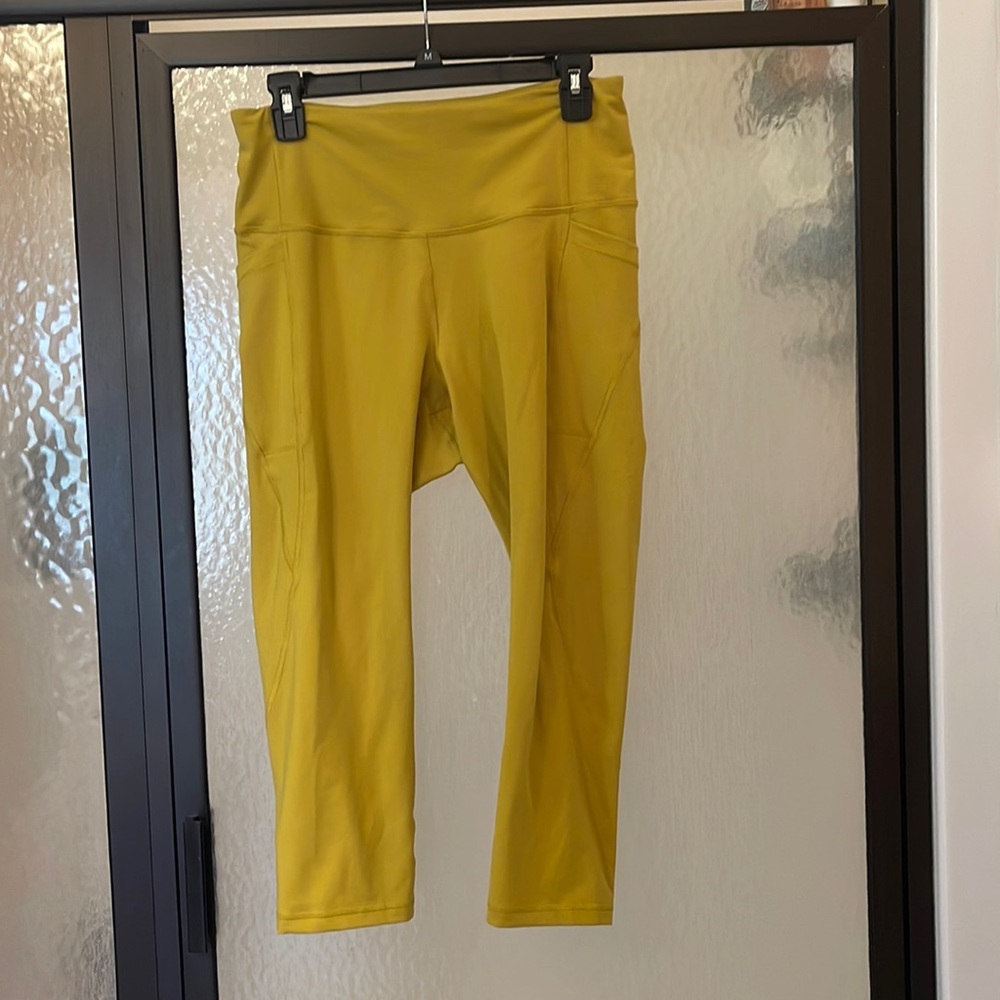 EUC Old Navy Elevate High Rise Crop Leggings Yellow Go Dry Active Compression